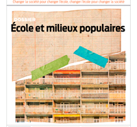 Couverture du n° 520 des Cahiers pédagogiques, une page de cahier à carreaux déchirée est rattachée à la photo d'une barre d'immeuble par deux bouts de scotch colorés.