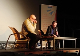 Edwy Plenel sur la scène de la Biennale internationale de l'éducation nouvelle de Nantes, le 30 octobre 2024.