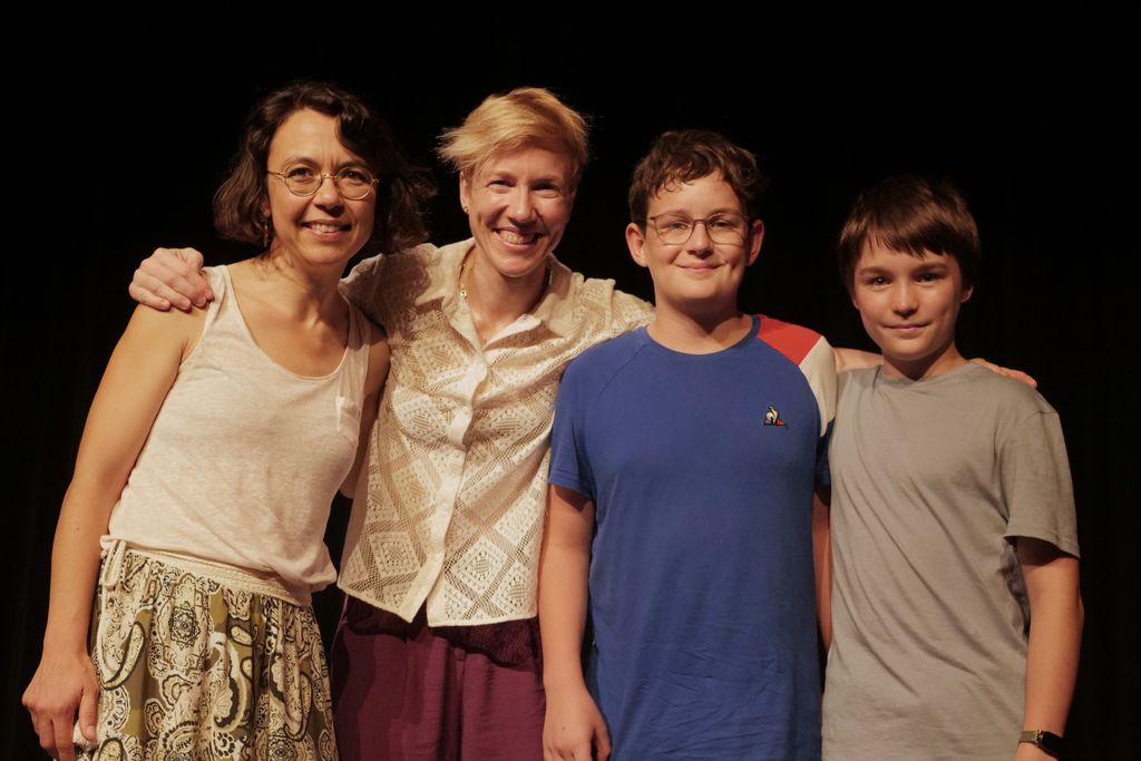 Heidi Sevestre avec Noé, Owen et Charlotte Michaux.